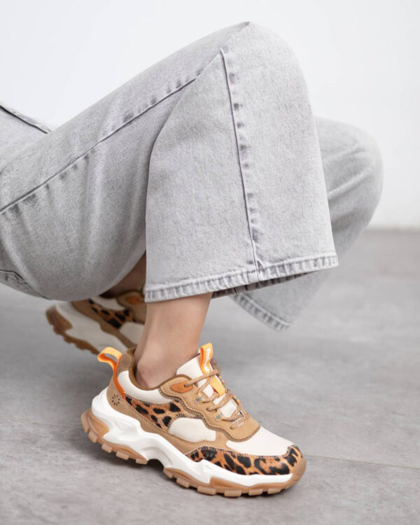 Γυναικεία καφέ chunky sneakers Refresh 173104 με animal print και κορδόνια για άνετη εφαρμογή