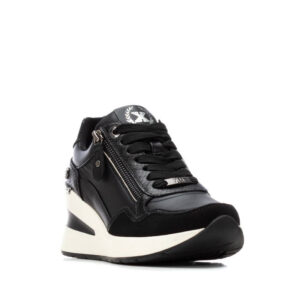 XTI 144382 μαύρα γυναικεία sneakers με πλαϊνό φερμουάρ και λευκή πλατφόρμα