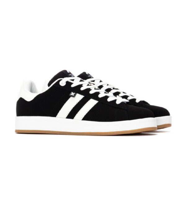Ανδρικά μαύρα sneakers XTI 144546 με λευκές λεπτομέρειες και αντιολισθητική σόλα, ιδανικά για casual καθημερινό στυλ.