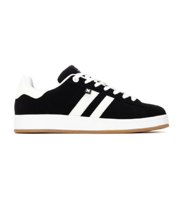 Ανδρικά μαύρα sneakers XTI 144546 με λευκές λεπτομέρειες και αντιολισθητική σόλα, ιδανικά για casual καθημερινό στυλ.