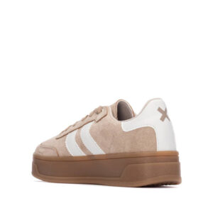 XTI 144586 μπεζ γυναικεία sneakers με λευκές ρίγες και καφέ σόλα