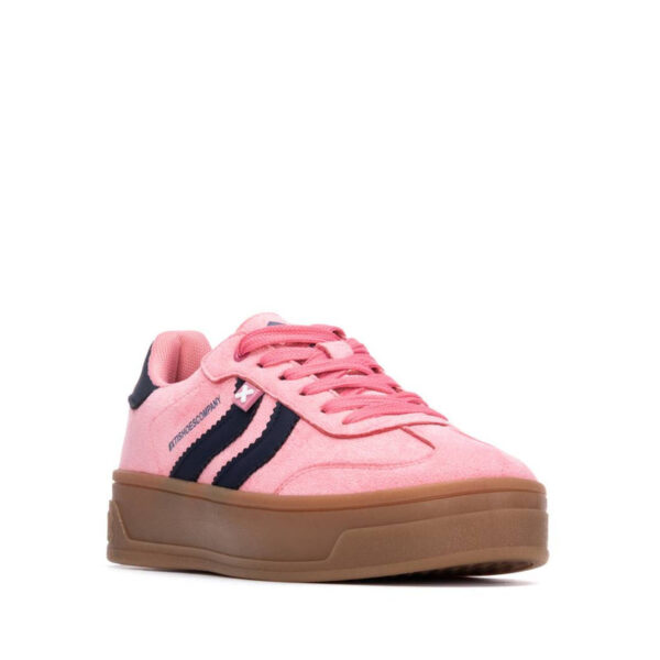 XTI 144586 ροζ γυναικεία sneakers με λευκές λεπτομέρειες και καφέ σόλα
