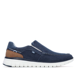 Ανδρικά μπλε slip-on sneakers Xti 145763 από καμβά με εύκαμπτη λευκή σόλα.
