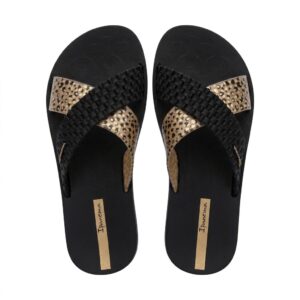 Γυναικείες μαύρες σαγιονάρες Ipanema 26383 με χιαστί λουράκια σε leopard pattern και ανάγλυφη πλέξη