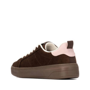 Xti 146270 ανατομικά αδιάβροχα γυναικεία sneakers σε καφέ χρώμα με ροζ λεπτομέρεια στη φτέρνα και πάτο Memory Foam